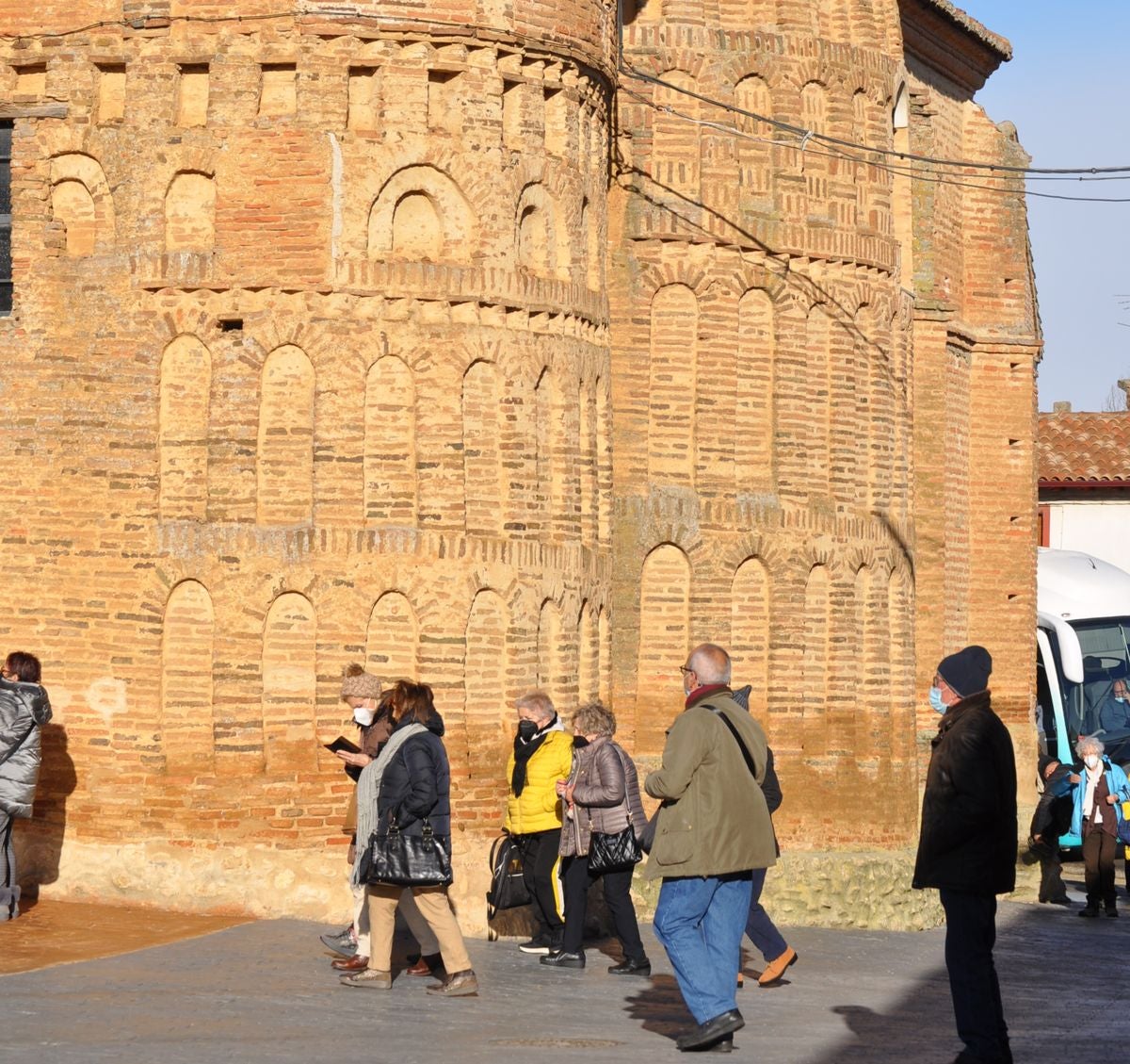 Miembros de Promonumenta han visitado los diferentes pueblos de la provincia que pertenecen a la Ruta de los Retablos Platerescos.