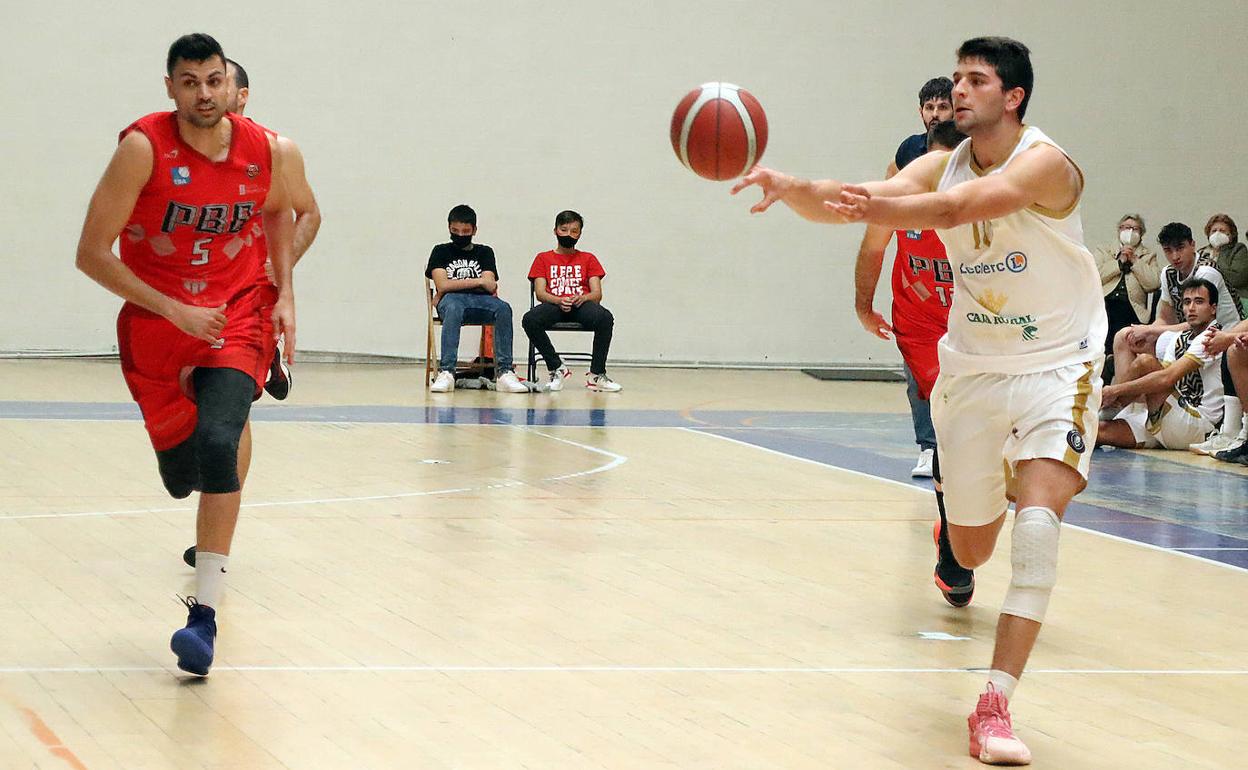 Alejandro Marcos, en un partido de esta temporada con Reino de León.