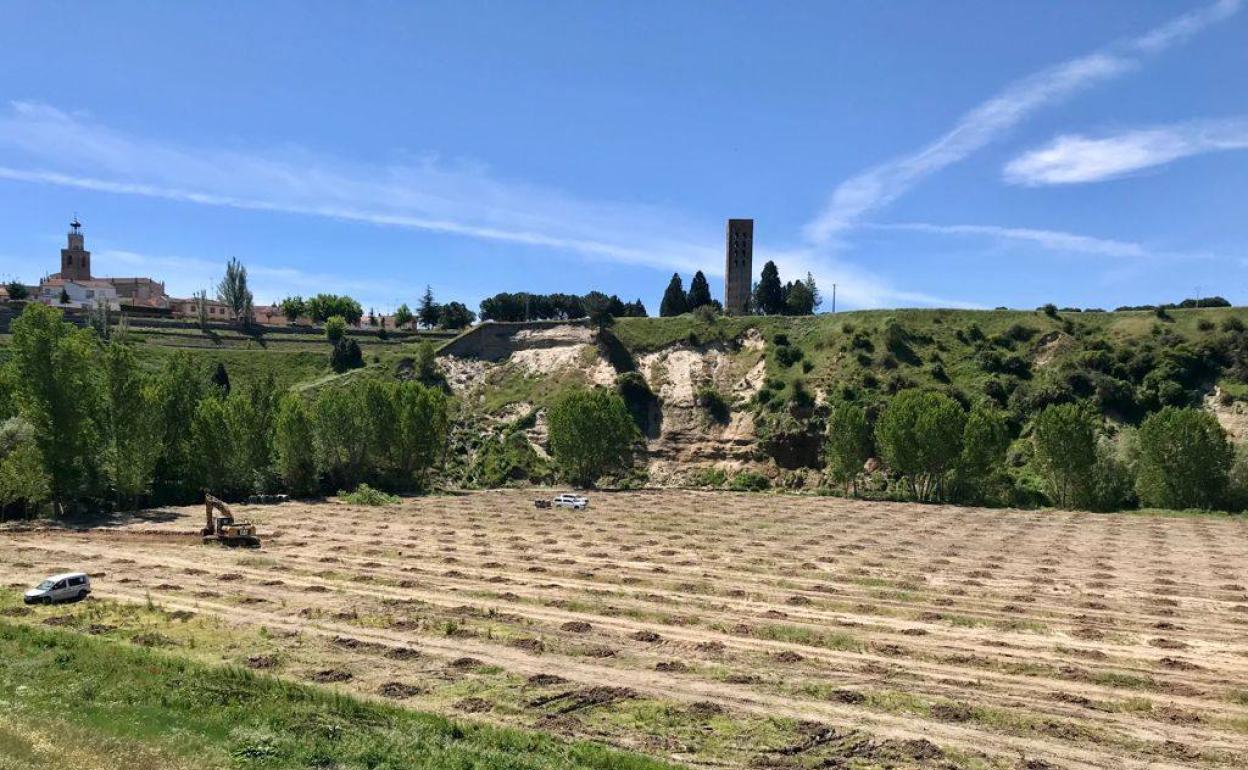 Obras de consolidación en el margen izquiero del río Eresma, a su paso por Coca (Segovia). 