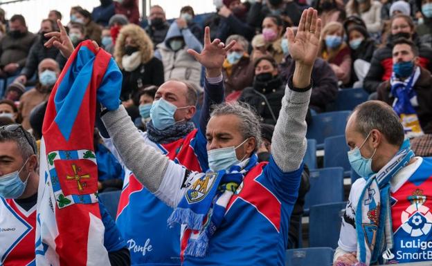 Galería. La afición de la Deportiva se dejó sentir en Can Misses.