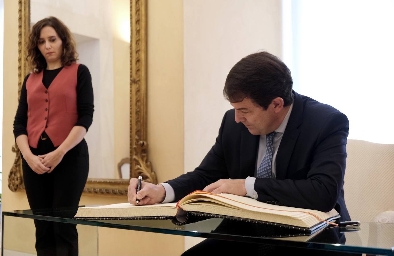 El presidente de la Junta de Castilla y León, Alfonso Fernández Mañueco, se reúne con la presidenta de la Comunidad de Madrid, Isabel Díaz Ayuso.