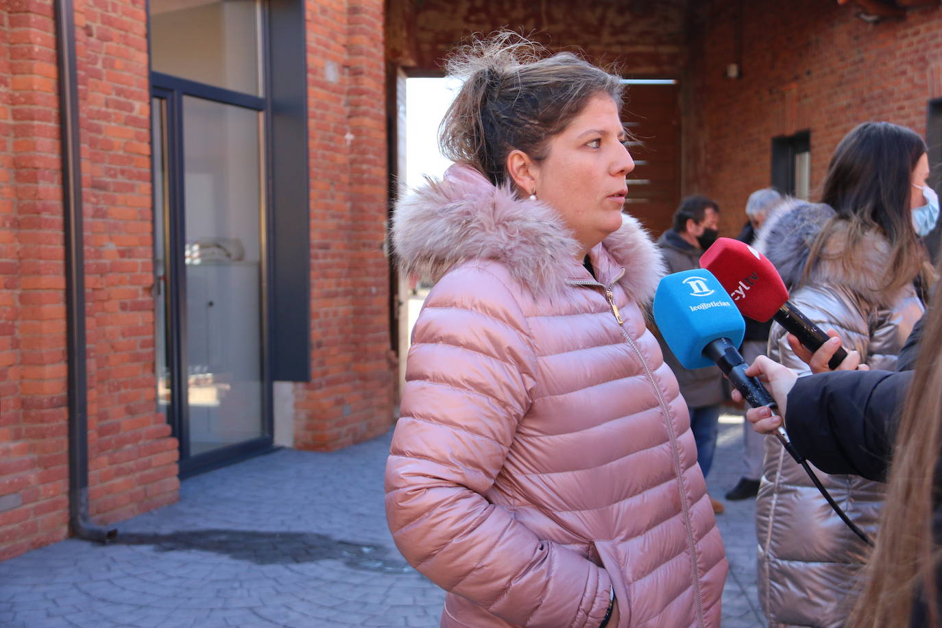 El consejero de Presidencia, Ángel Ibáñez, ha visitado el nuevo espacio de trabajo compartido en el antiguo matadero de Sahagún que ha contado con una iversión de 110.000 euros de la Junta.