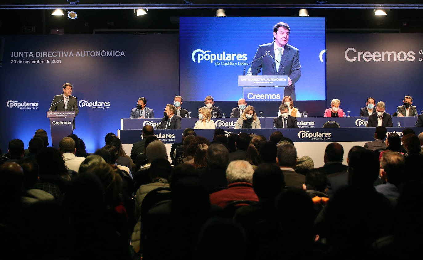 El presidente del PP de Castilla y León, Alfonso Fernández Mañueco, clausura la reunión de la Junta Directiva Autonómica.