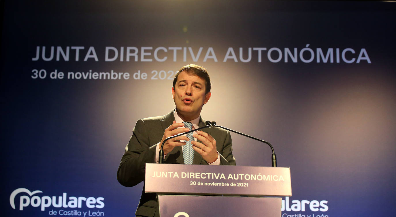 El presidente del PP de Castilla y León, Alfonso Fernández Mañueco, clausura la reunión de la Junta Directiva Autonómica.