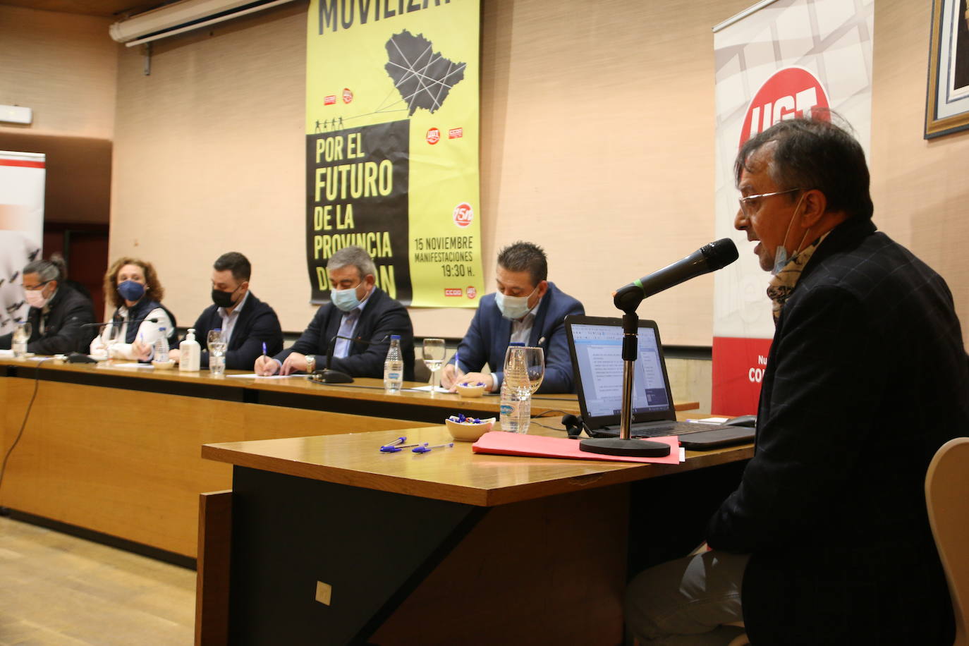 Representantes de Psoe, PP, Cs, Podemos y UPL participan en una mesa de debate organziada por CCOO y UGT con el compromiso de «cumplir lo pactado» | Las culpas del «parón» de la Mesa se reparten y sindicatos amenazan con movilizaciones en caso de no poner una pronta solución.