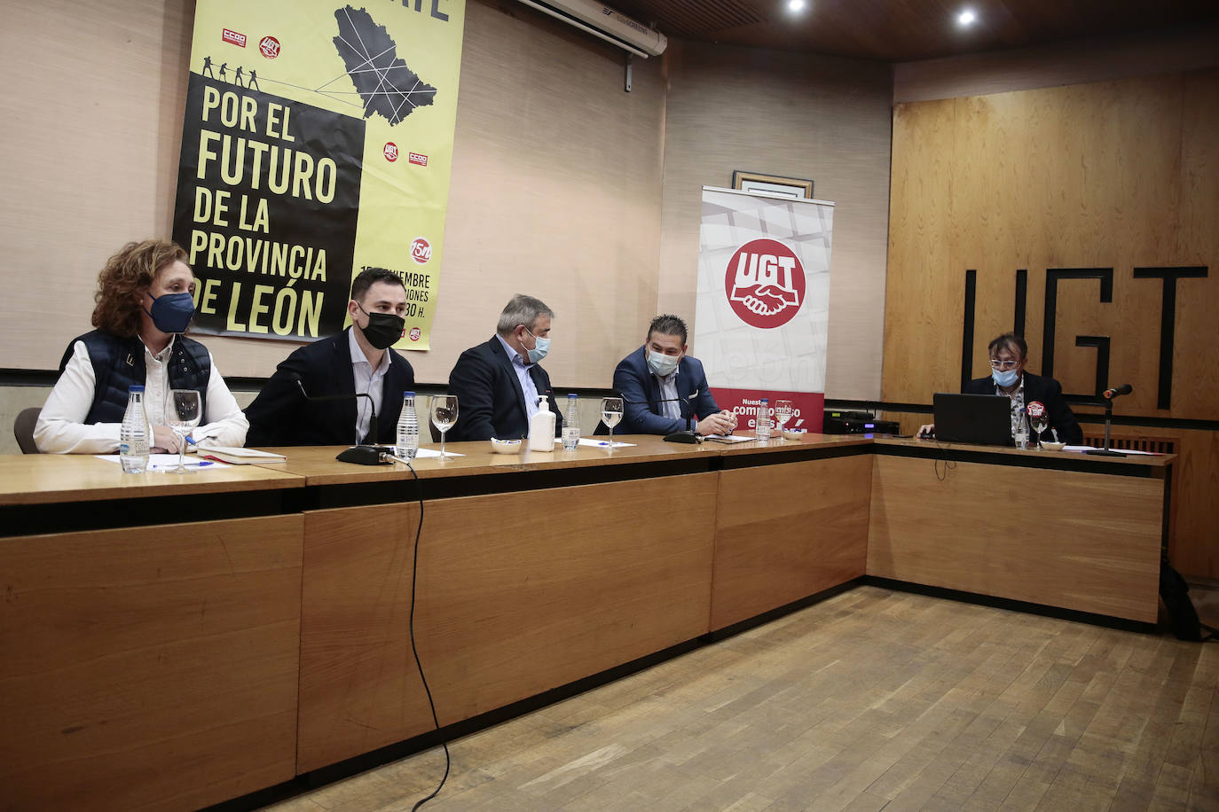 Representantes de Psoe, PP, Cs, Podemos y UPL participan en una mesa de debate organziada por CCOO y UGT con el compromiso de «cumplir lo pactado» | Las culpas del «parón» de la Mesa se reparten y sindicatos amenazan con movilizaciones en caso de no poner una pronta solución.