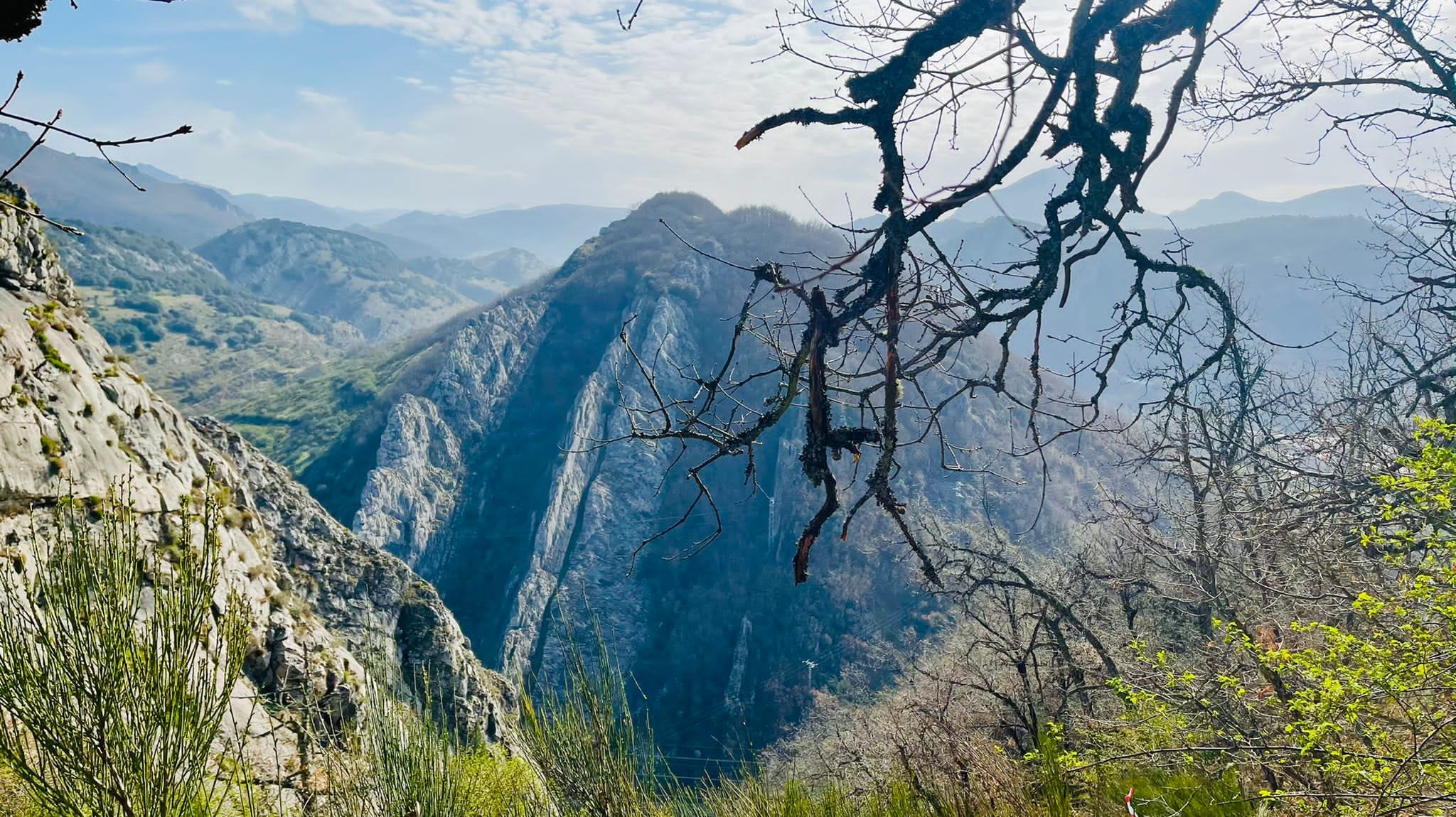 Varios amigos lideran una iniciativa que ha permitido a los amantes del trail disfrutar del entorno del valle de Gordón.