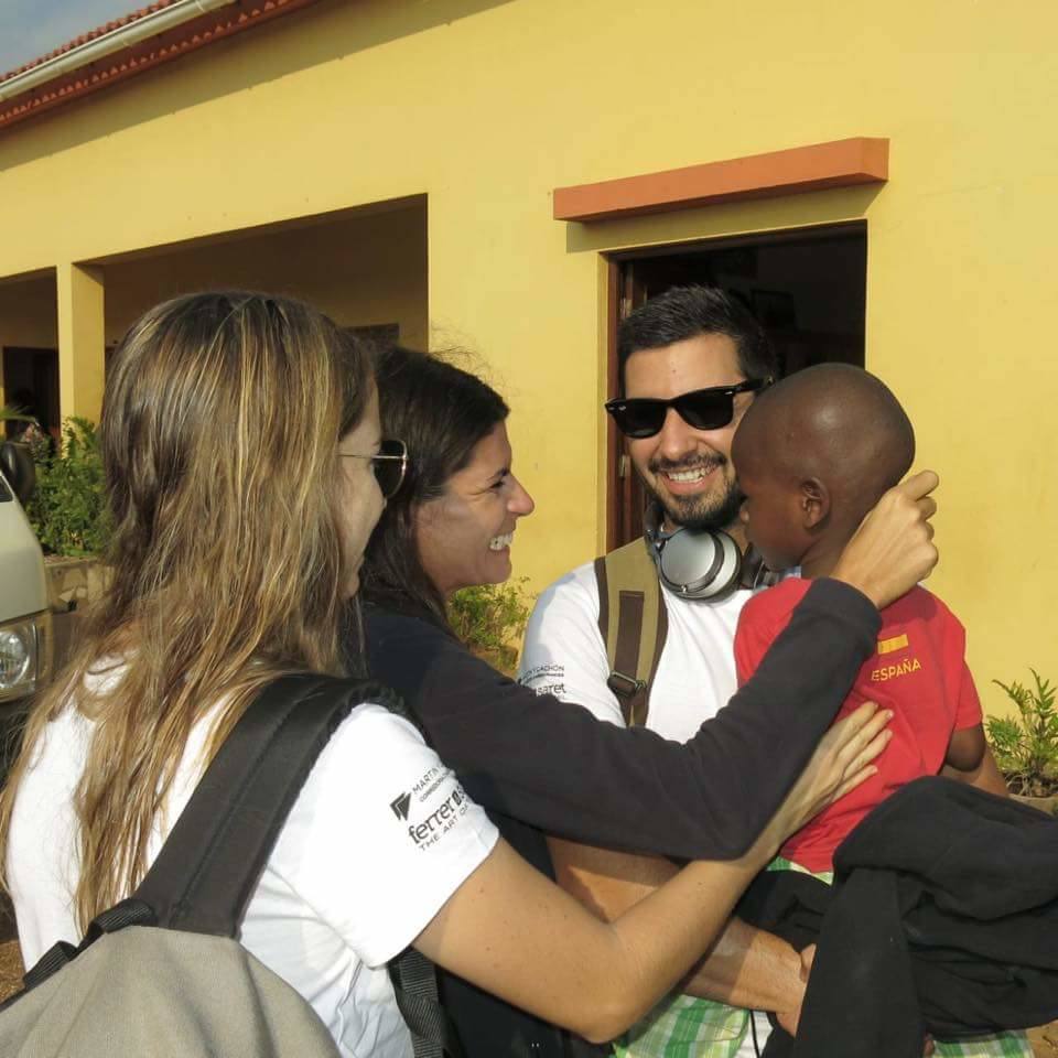 Este es el tiempo que empleará en cada operación de cataratas los cuatro sanitarios que parten este viernes desde el Hospital de León para desarrollar en África una cooperación humanitaria de la mano de la Fundación Elena Barraquer | Cinco días, a una media de 30 pacientes por día, devolverán la visión a 150 personas prácticamente ciegas.