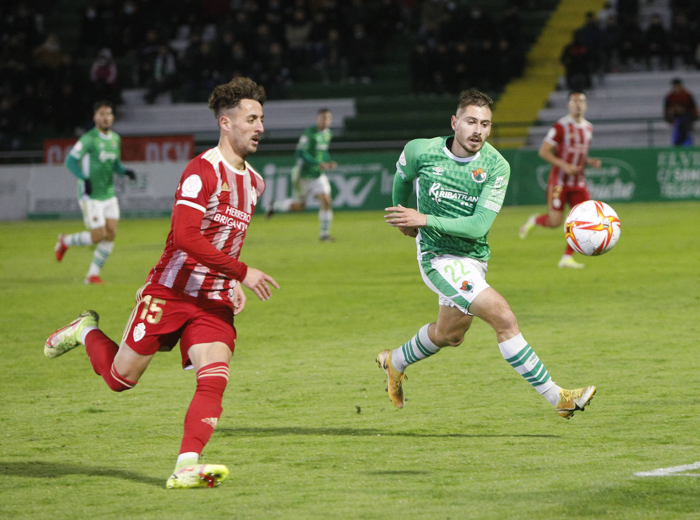 El conjunto berciano vence (1-2) al Cacereño y ya está en la segunda fase de la Copa del Rey.