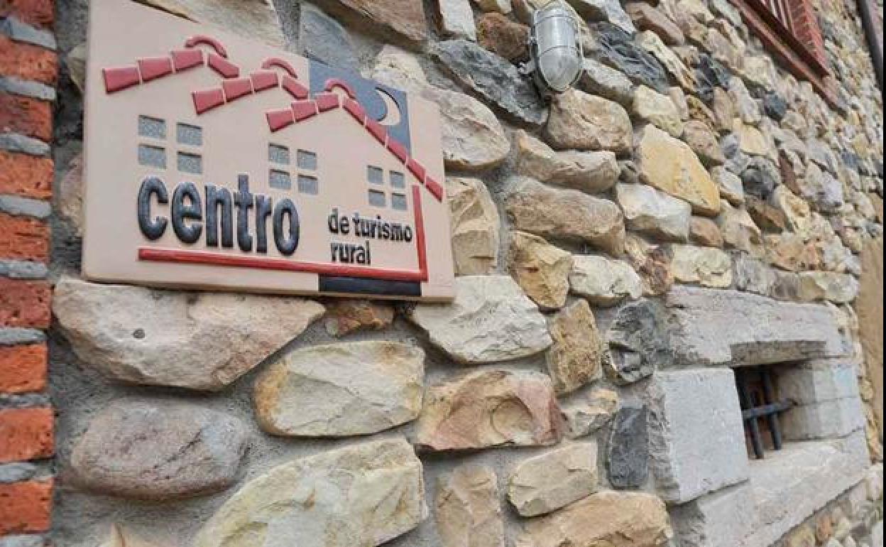 Centro de turismo rural en la provincia de León cuando la comunidad recupera el liderazgo en pernoctaciones.
