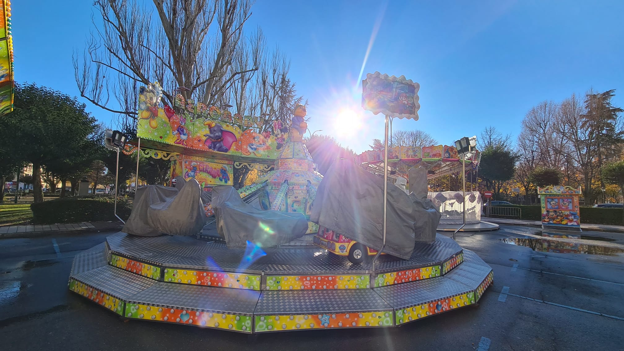 Las atracciones mecánicas infantiles tomarán las calles de León durante la Navidad | Desde este 3 de diciembre y hasta el 9 de enero los más pequeños podrán disfrutar de dieciséis puestos de feria ubicados en siete localizaciones de la ciudad.