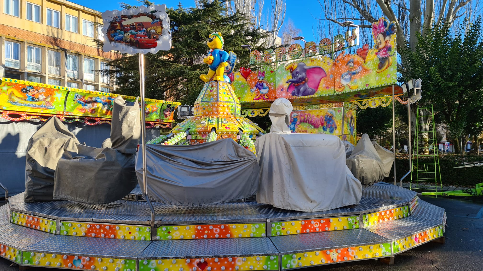 Las atracciones mecánicas infantiles tomarán las calles de León durante la Navidad | Desde este 3 de diciembre y hasta el 9 de enero los más pequeños podrán disfrutar de dieciséis puestos de feria ubicados en siete localizaciones de la ciudad.