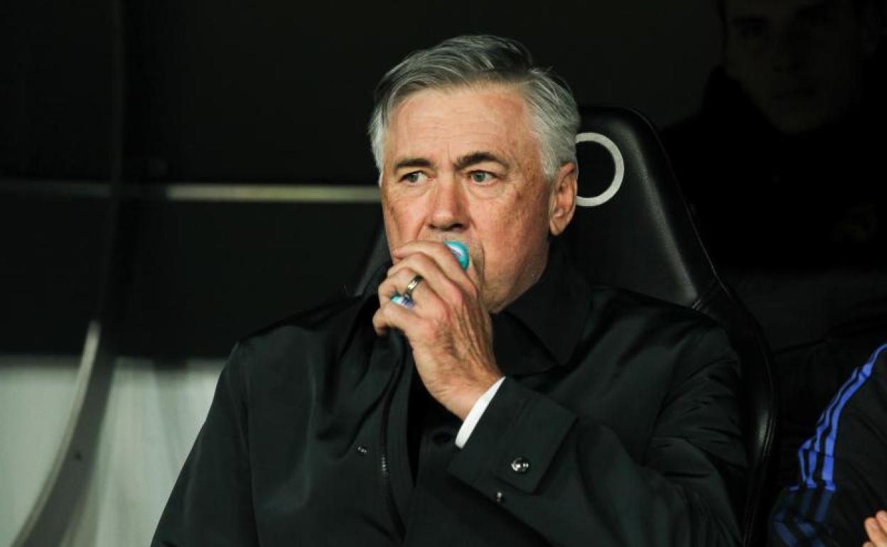 Carlo Ancelotti, durante del partido de Liga aplazado frente al Athletic. 