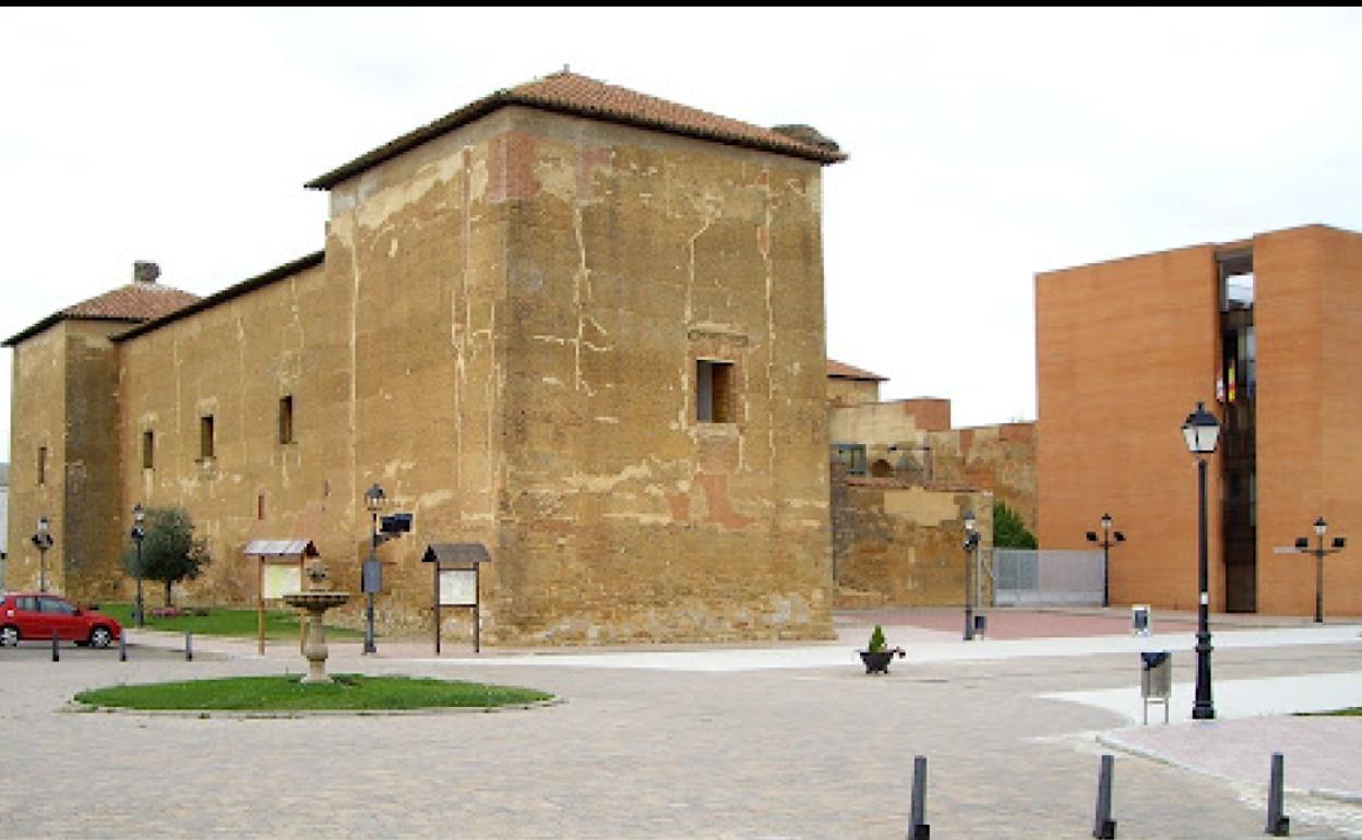 Plaza central de Toral de los Guzmanes, donde se ubica el ayuntamiento del municipio.