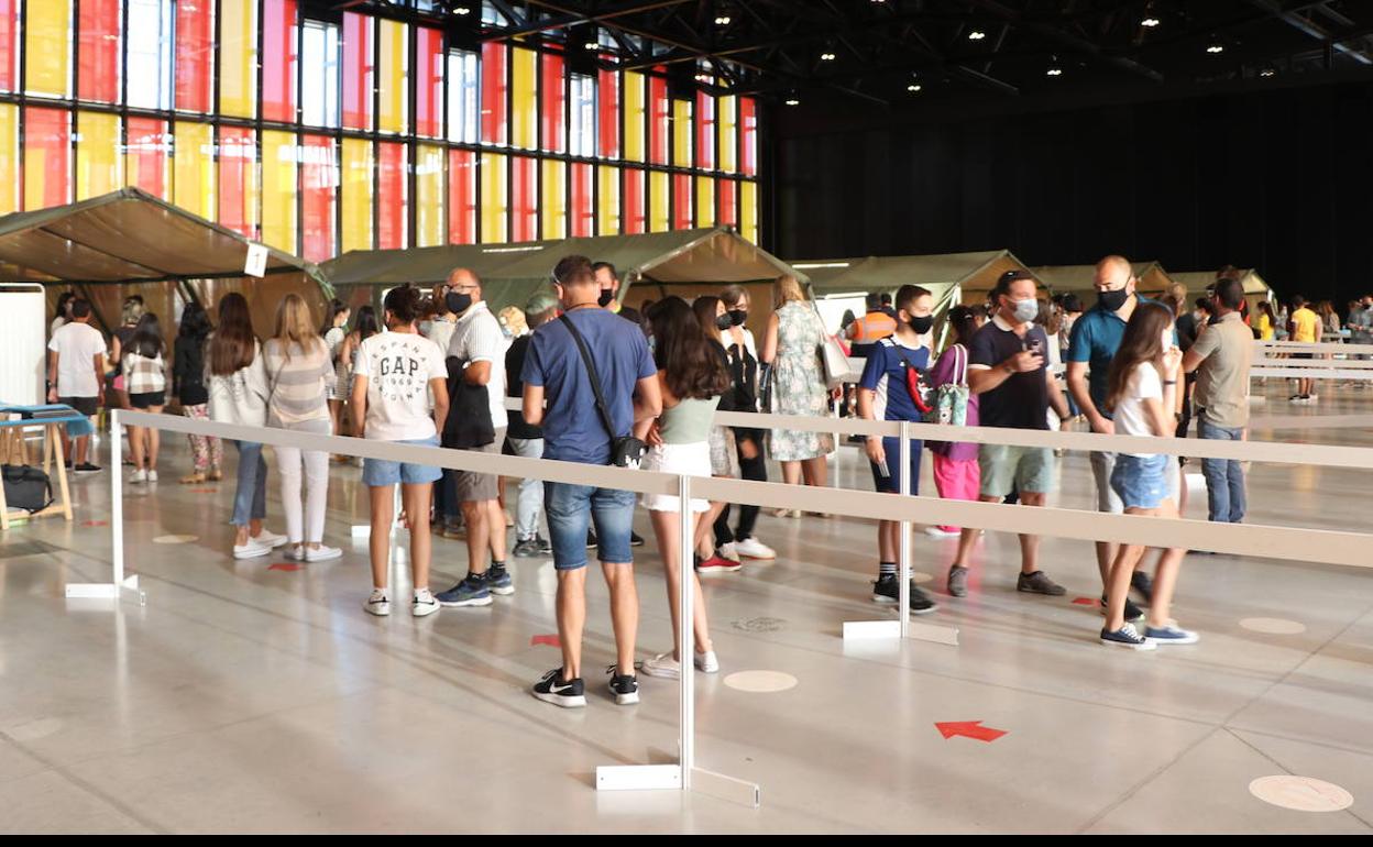 El Palacio de Exposciones de León durante una de las jornadas de vacunación masiva.
