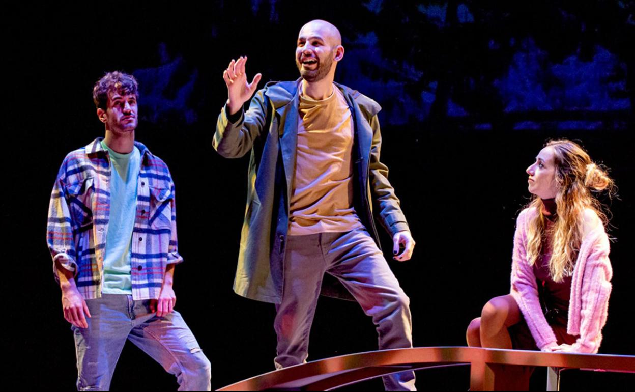 El teatro El Albéitar presenta el próximo sábado la obra 'Arde ya la yedra' de Javier Suárez.