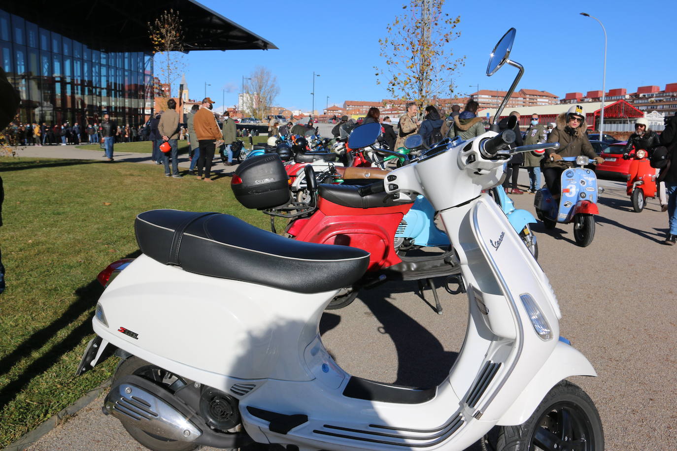 Los Scooter Run es la cita para medio centenar de motos en la mañana de este sábado