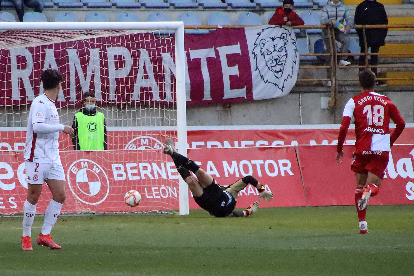 El conjunto leonés recibía en el Reino de León a los olivicos en una nueva jornada de la Primera RFEF.
