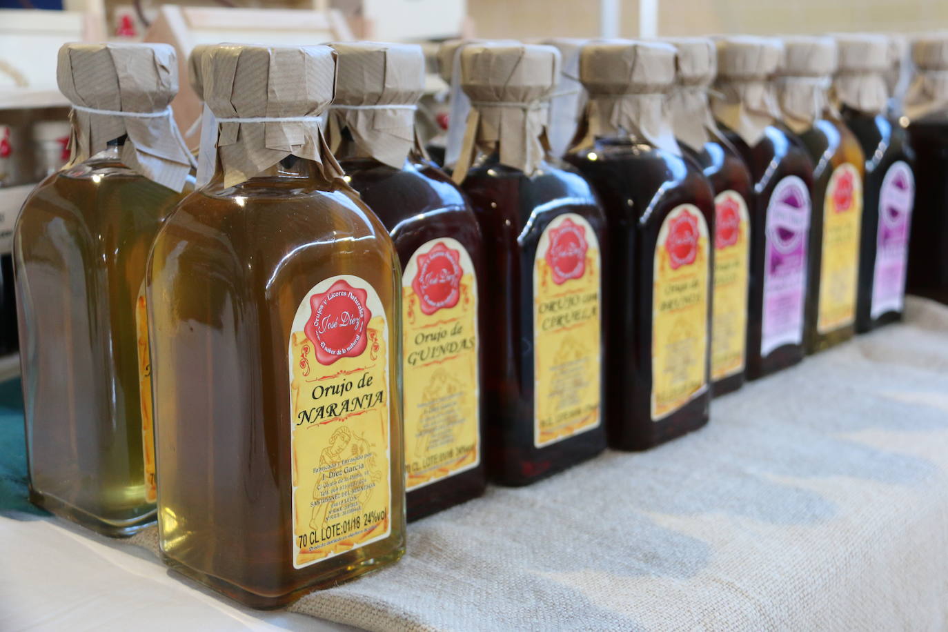 Productos artesanos leoneses se dan cita hoy en el pabellón de Sariegos. 