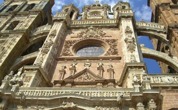 La Catedral de Astorga es uno de los principales reclamos para los peregrinos que visitan el municipio maragato.