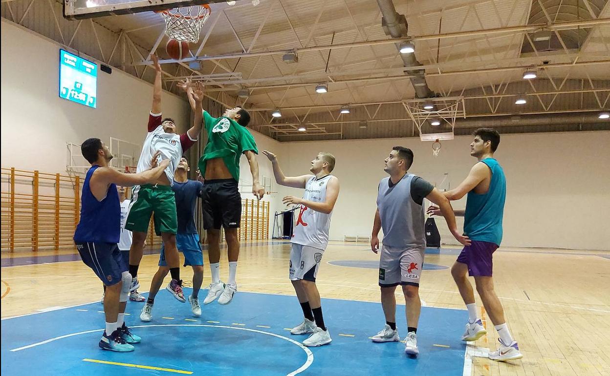 El Reino de León busca continuar con su buena racha ante Salesianos.