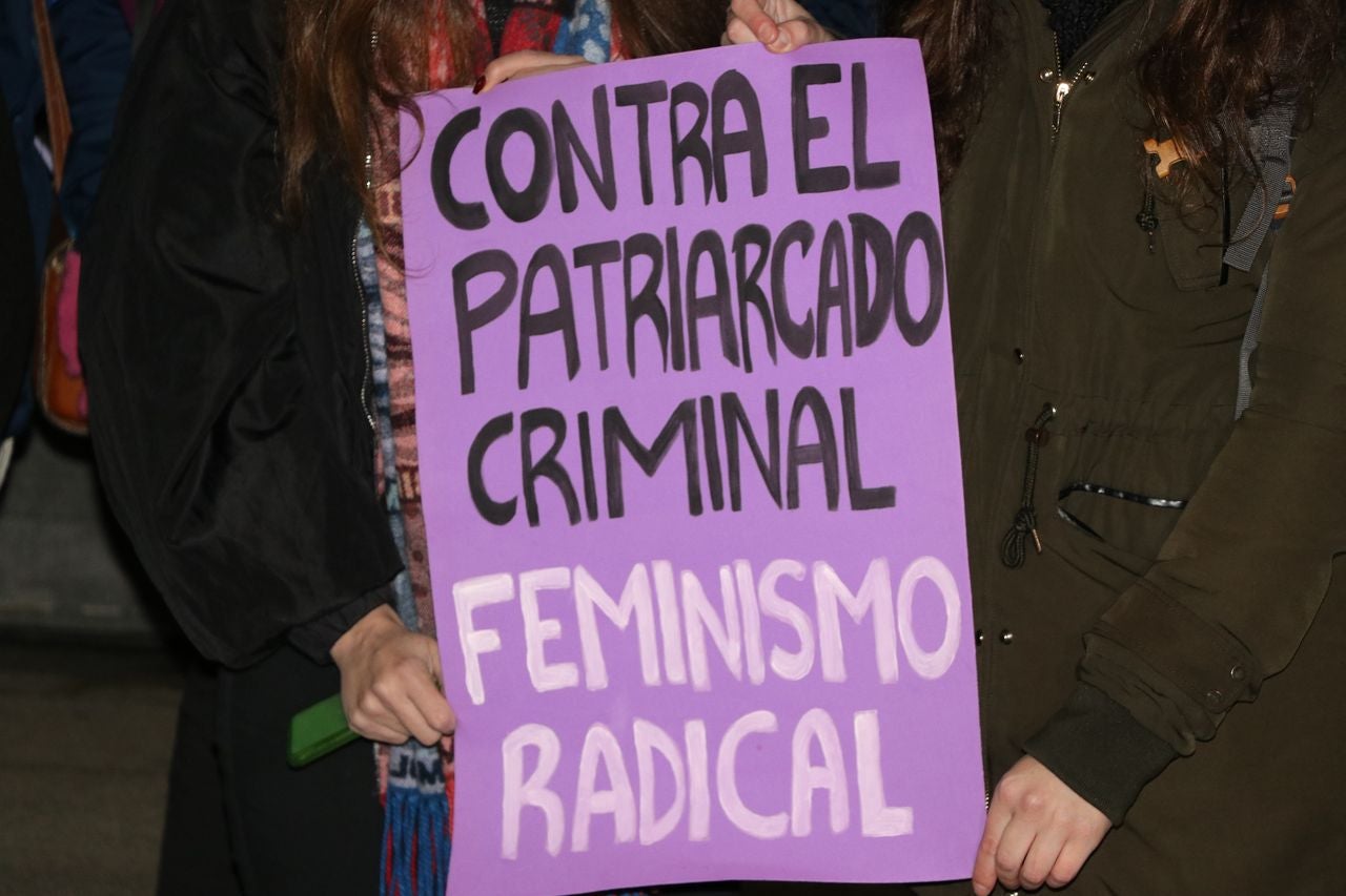 Concentración en León por un ocio nocturno seguro para las mujeres y contra los delitos de violación por sumisión química. 