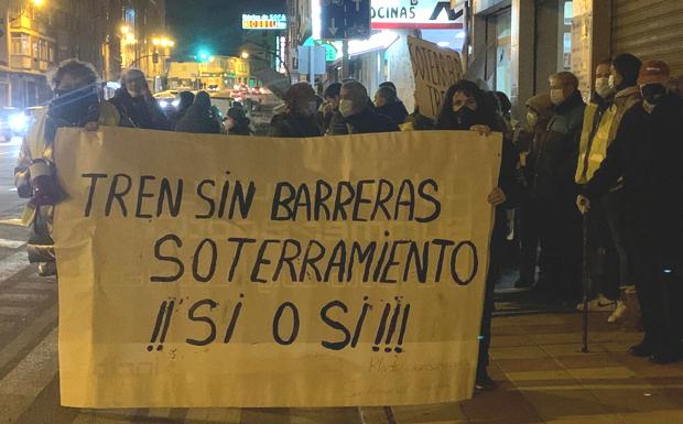 Vecinos de Trobajo y San Andrés realizan marchas para exigir el soterramiento del tren