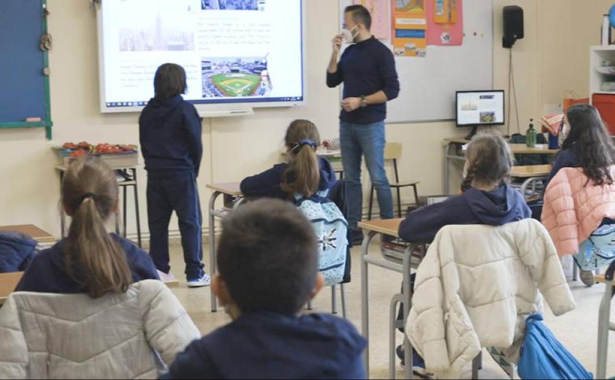 La bajada de ratios será de tres alumnos por grupo, según este preacuerdo.