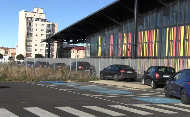 Las colas del Palacio de Exposiciones para la realización de pruebas PCR. 