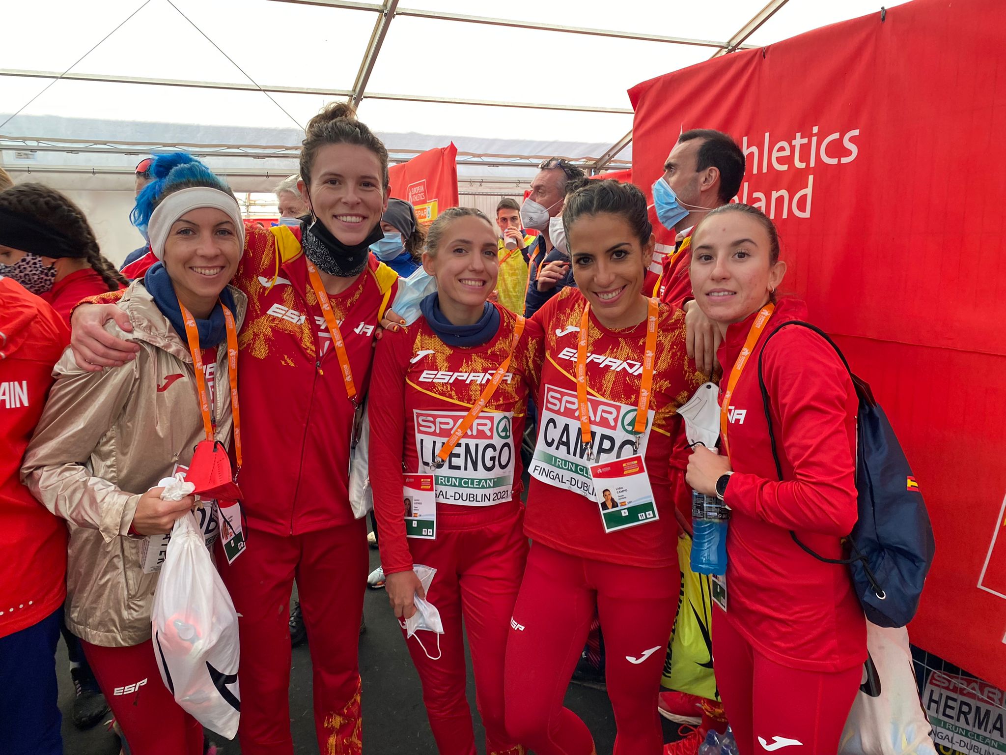 La expedición de leoneses en el Campeonato de Europa de Cross ha cerrado su participación con el colofón de conseguir la medalla de plata para España en categoría masculina.