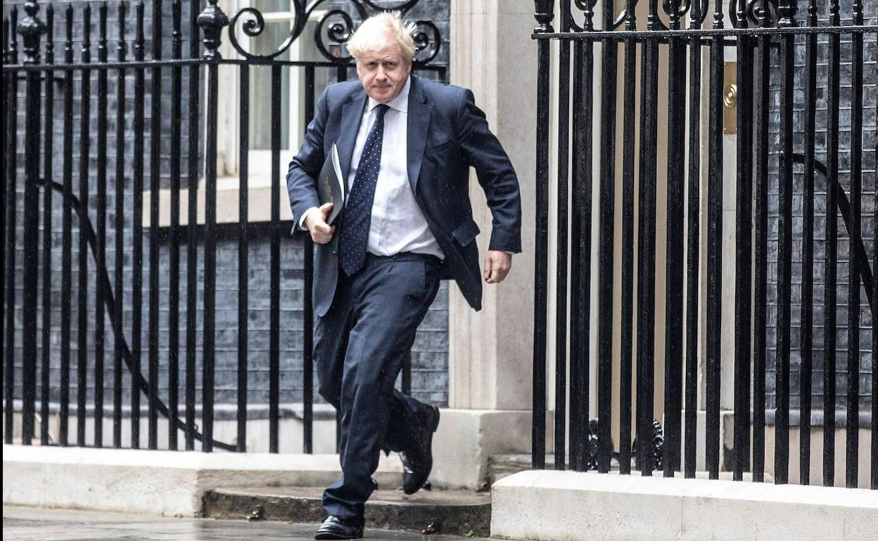 El primer ministro británico, Boris Johnson, a la salida de Downing Street.