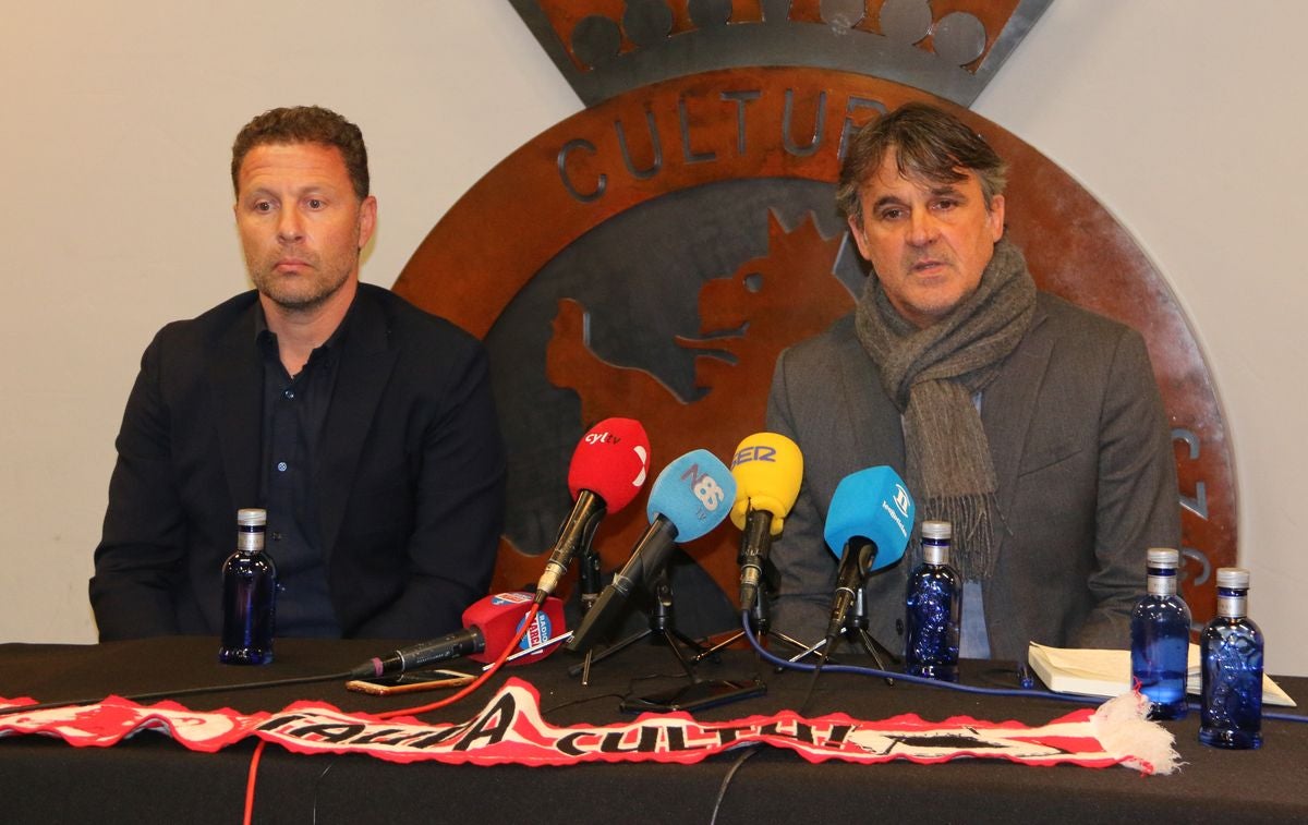 El club leonés prepara la puesta de largo de su nuevo entrenador tras la destitución de Ramón González.