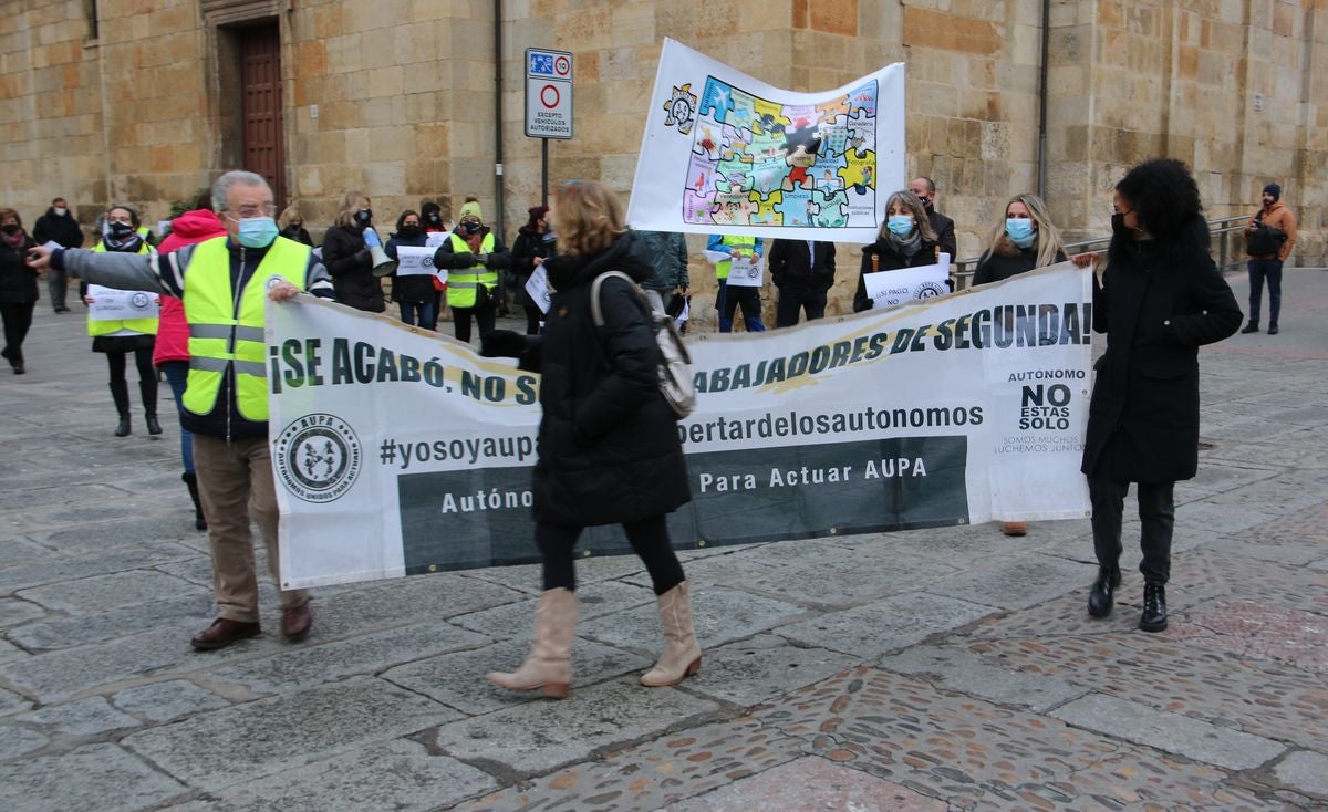 La asociación Aupa ha convocado una manifestación para pedir el cese de la subida de los impuestos y del precio de los suministros básicos.