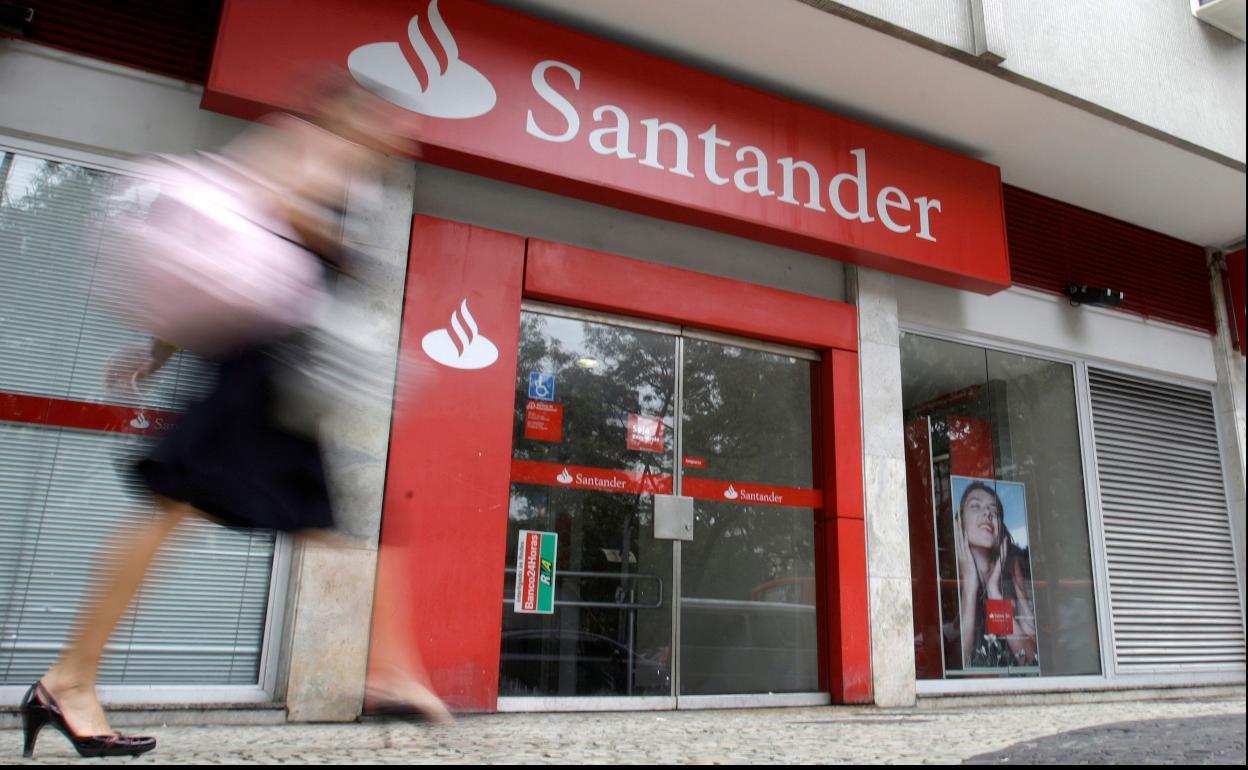 Imagen de una sucursal del Banco Santander.