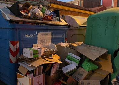 Imagen secundaria 1 - Algunos de los contenedores en varios puntos de San Andrés.