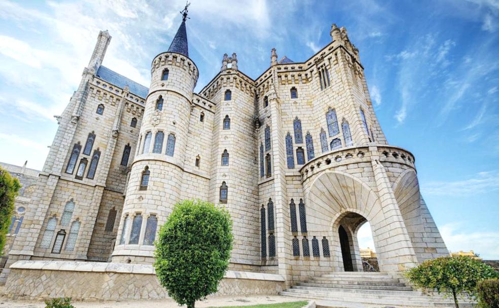 El Palacio Episcopal de Guadí es una de las múltiples joyas patrimoniales que tiene esta ciudad.