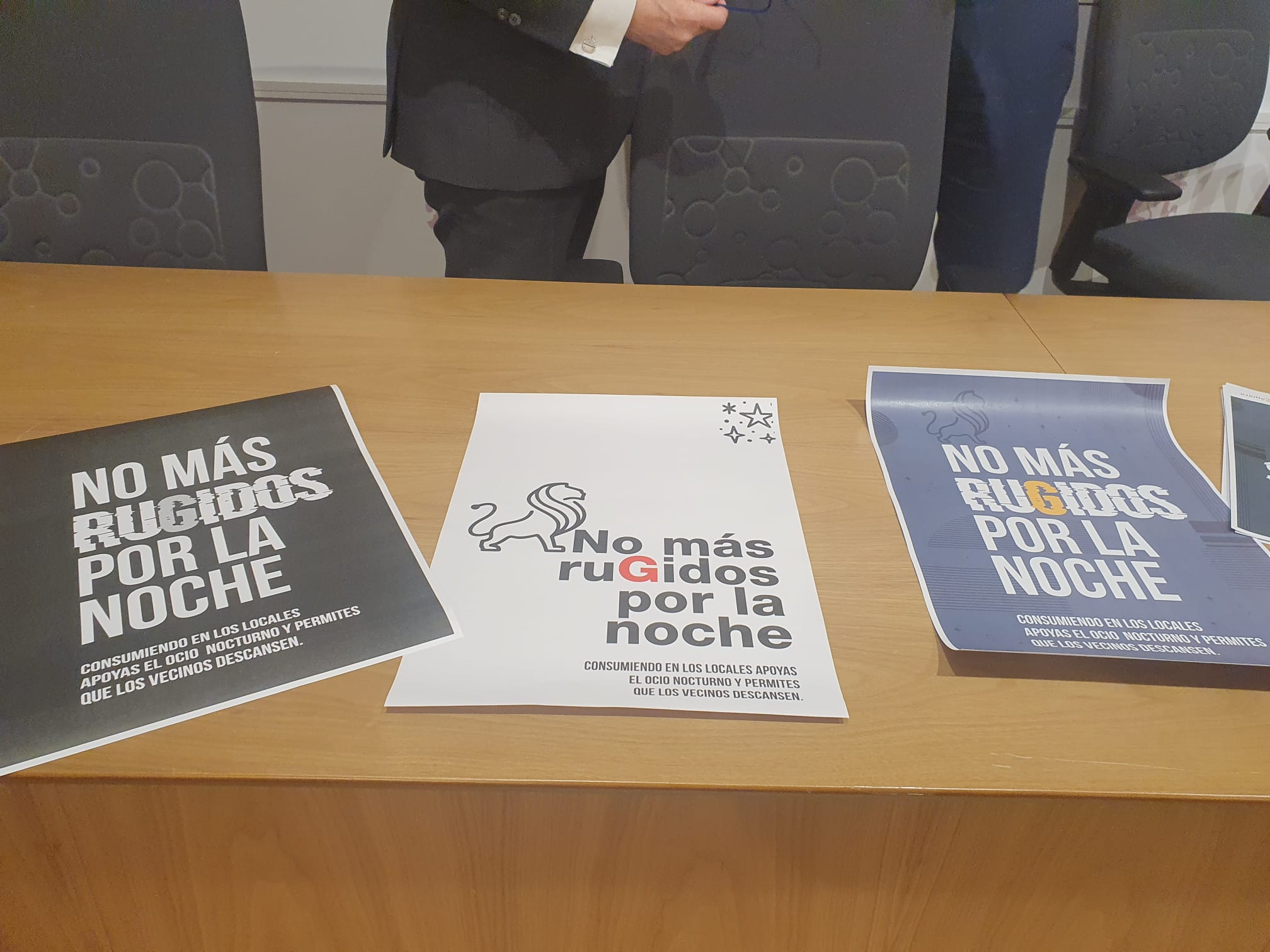 Campaña 'No más ru(g)idos en la noche' en el Casco Histórico de León.