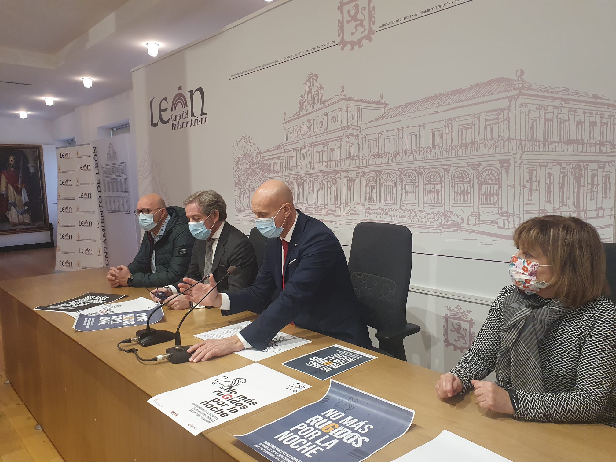 Campaña 'No más ru(g)idos en la noche' en el Casco Histórico de León.