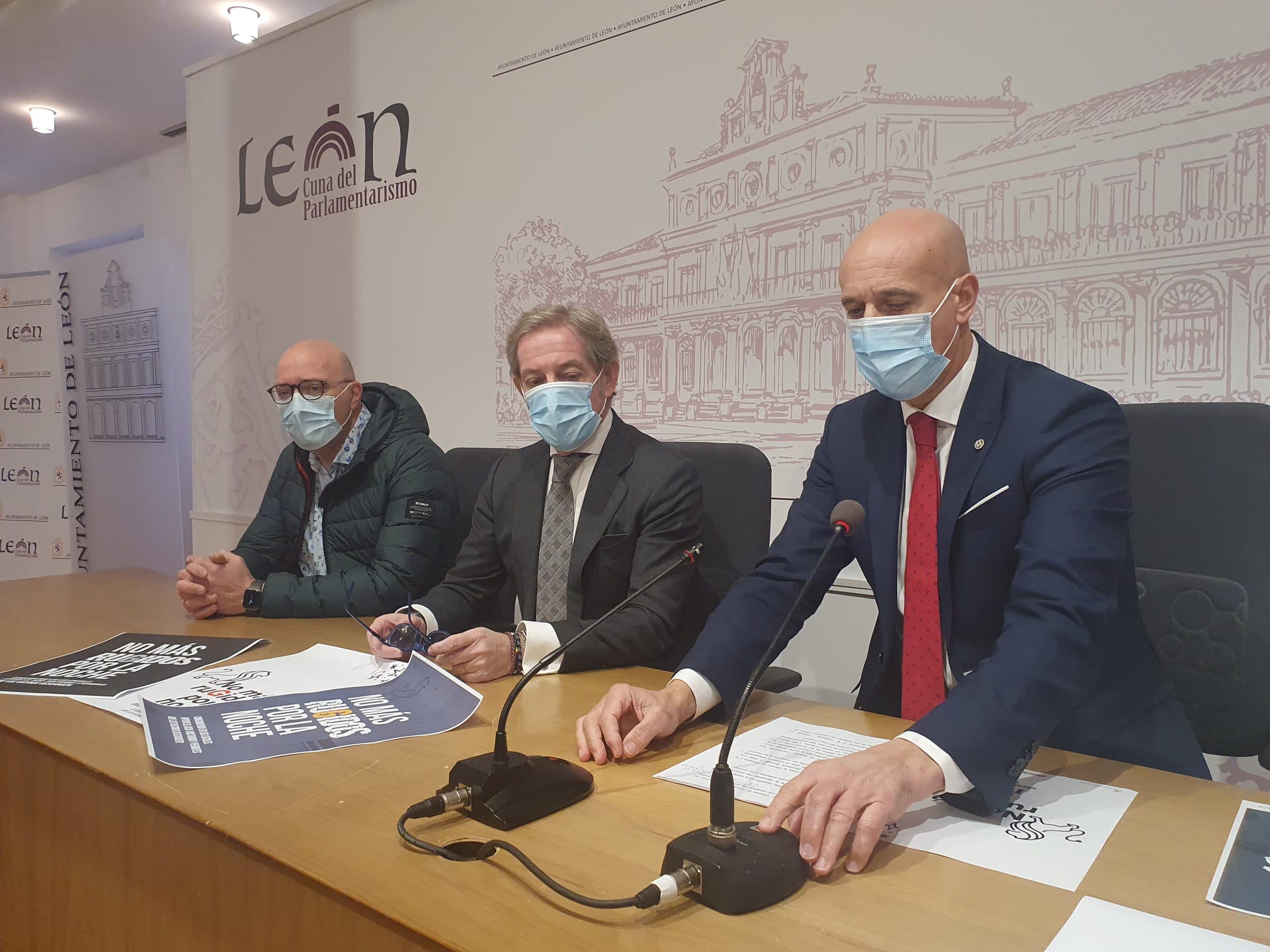 Campaña 'No más ru(g)idos en la noche' en el Casco Histórico de León.