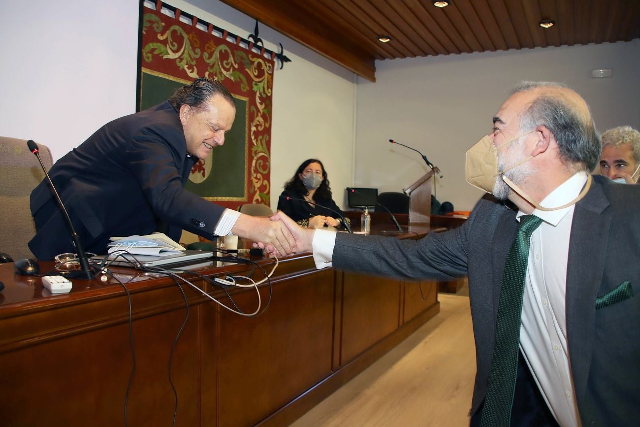 El presidente del Consejo de Cuentas de Castilla y León, Mario Amilivia, imparte una conferencia bajo el título 'Reflexiones sobre la Constitución y el Estado autonómico'. 