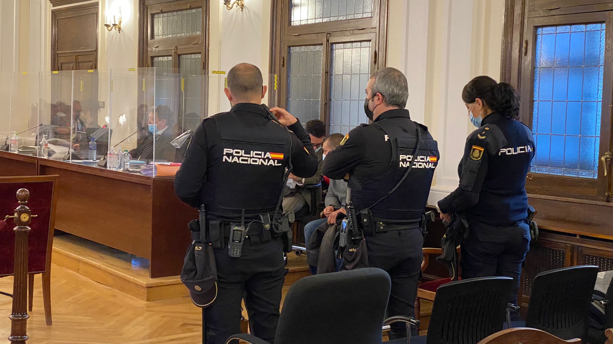 El acusado de homicidio en la carretera que une Ponferrada con Puente Domingo Flórez se enfrenta a 15 años de prisión y 122.497 euros de indemnización | El juicio se celebra con jurado popular en la Audiencia Provincial de León.