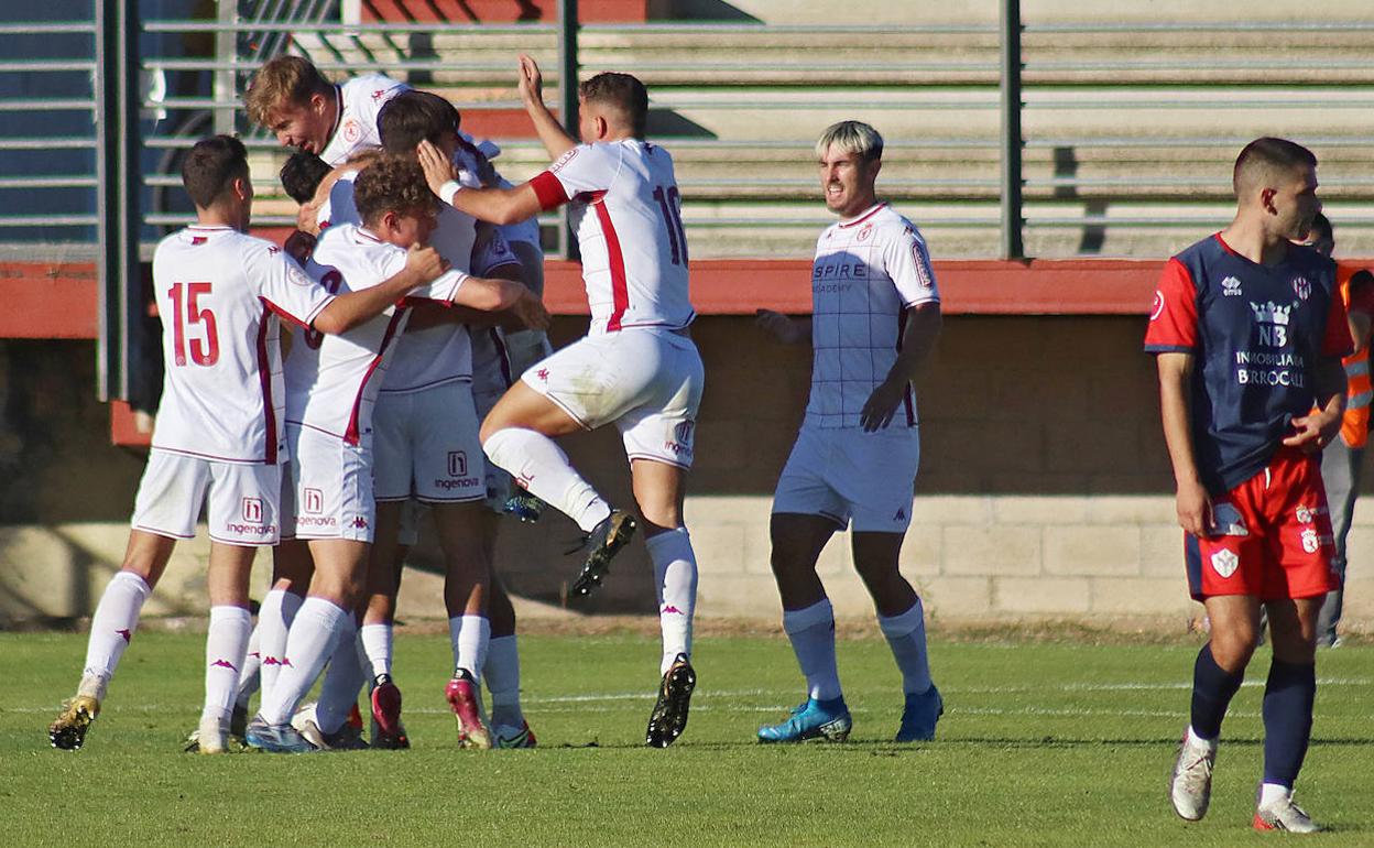 Los jugadores del Júpiter celebran un gol.