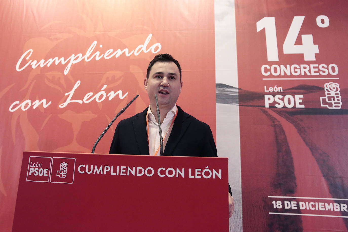 La ministra de Ciencia e Innovación y secretaria de Ciencia, Investigación y Universidades del PSOE Diana Morant, asiste al 14º Congreso provincial del PSOE en León. Junto a ella, el secretario general del partido en Castilla y León, Luis Tudanca y el secretario provincial, Javier Alfonso Cendón.