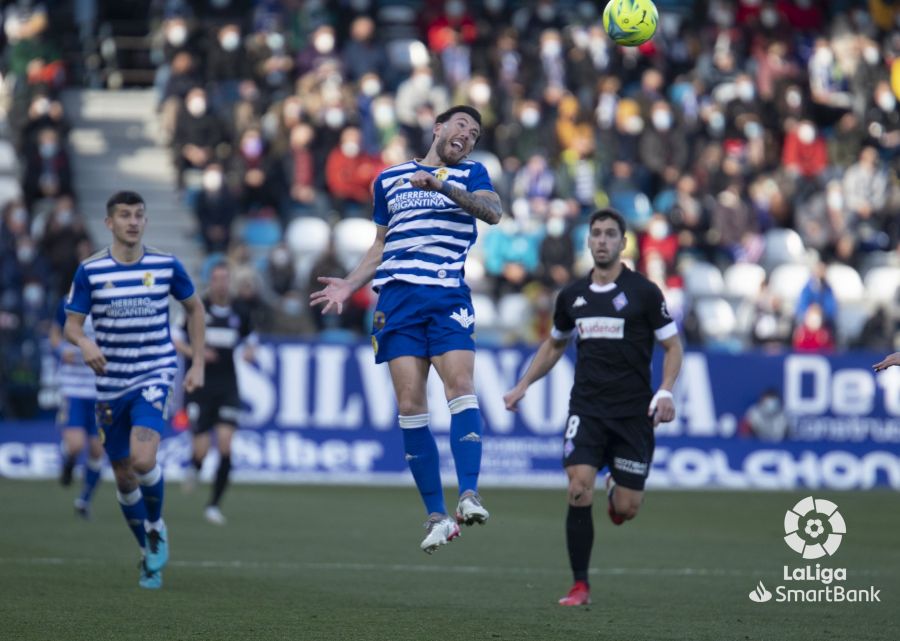 El estadio berciano ha acogido la última jornada antes del parón navideño con un encuentro entre la Deportiva y el Amorebieta.