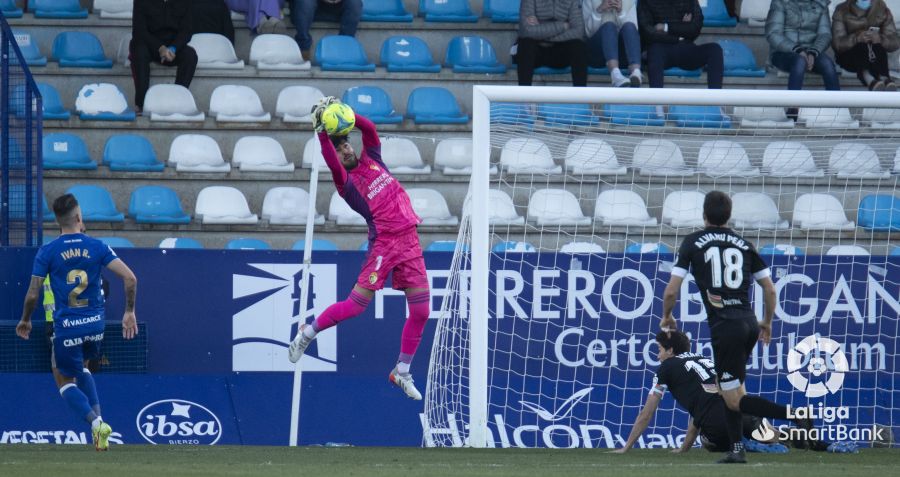 El estadio berciano ha acogido la última jornada antes del parón navideño con un encuentro entre la Deportiva y el Amorebieta.