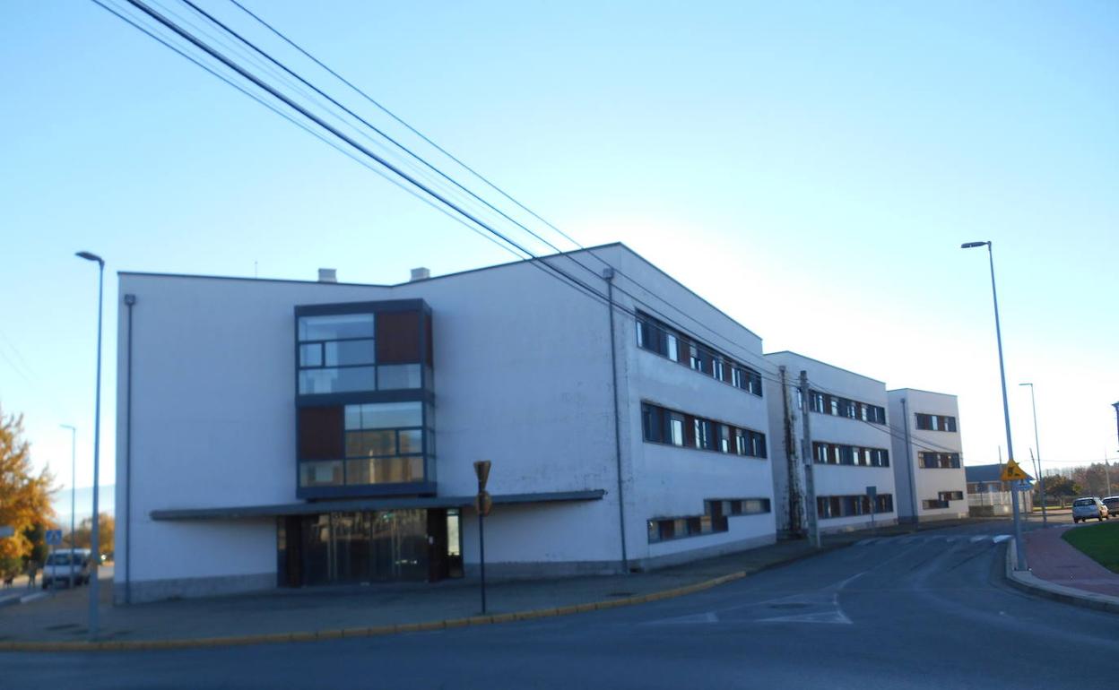 Ciudadanos y La Meda piden al consistorio que no renuncie al derecho de adquisición preferente sobre la residencia de la tercera edad. 