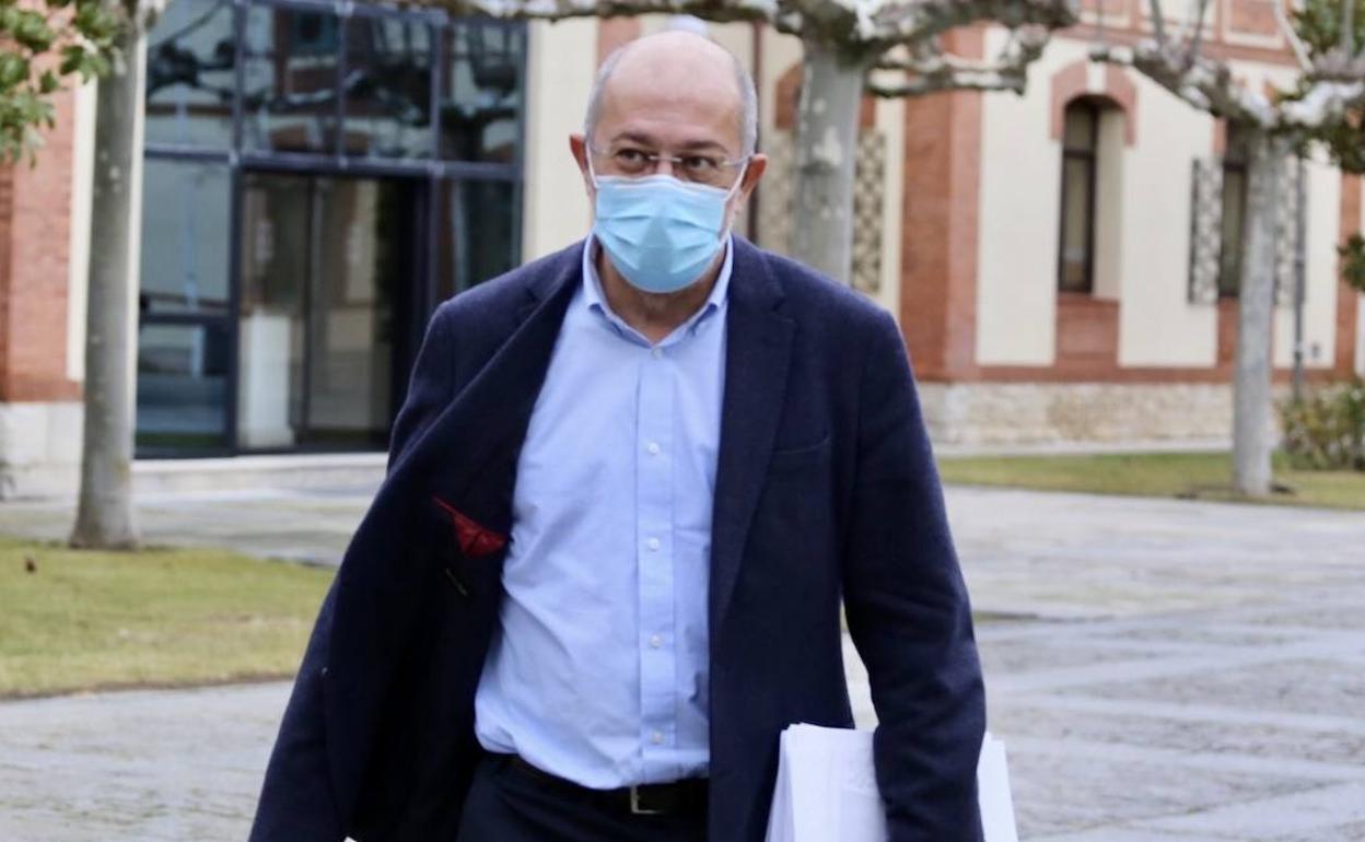 El vicepresidente, portavoz y consejero de Transparencia, Ordenación del Territorio y Acción Exterior, Francisco Ige.