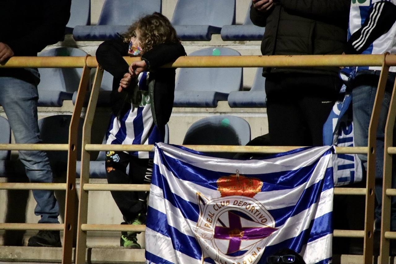 El conjunto leonés disputa el último partido de 2021 ante el líder del grupo 1 de la Primera RFEF en el Reino de León.