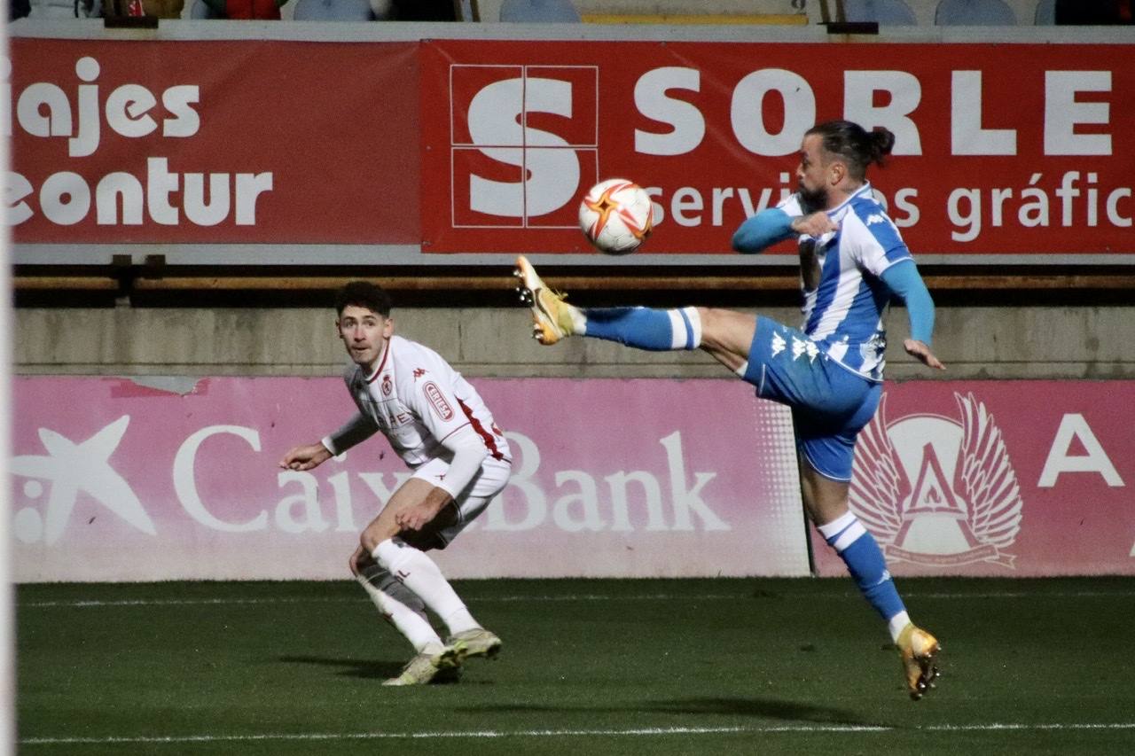 El conjunto leonés disputa el último partido de 2021 ante el líder del grupo 1 de la Primera RFEF en el Reino de León.