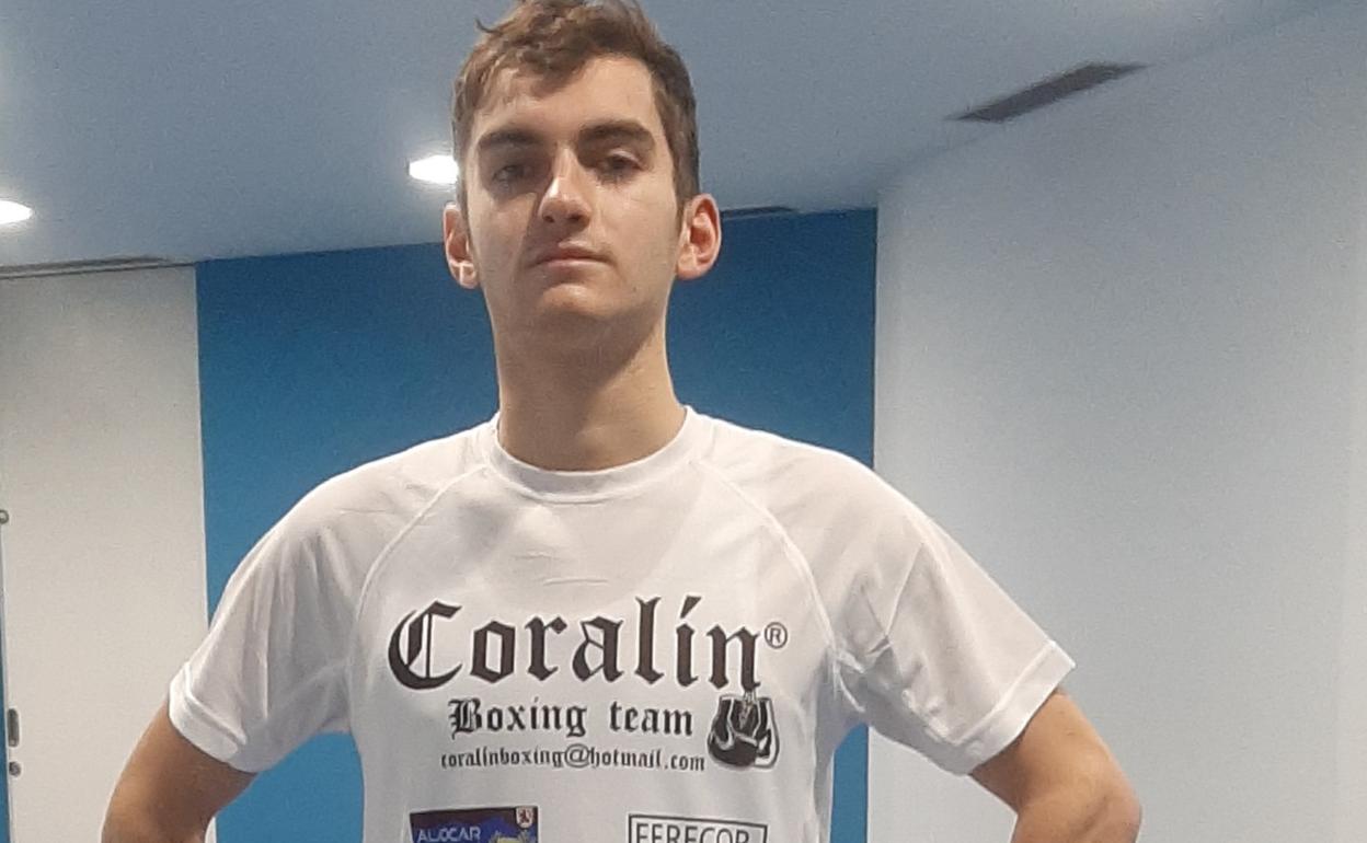 Pedro 'El Elegante' Flórez cayó en su primer combate oficial.